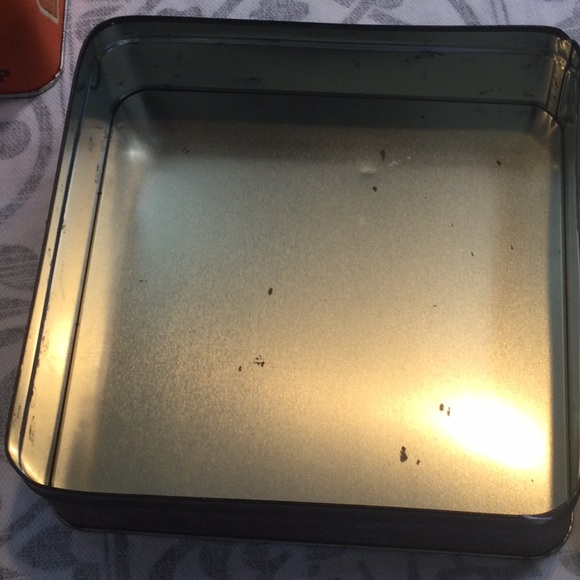 Set of four vintage tins, Hershey Chocolate 1990, 2001 and Reese’s 1997 - Picture 10 of 16